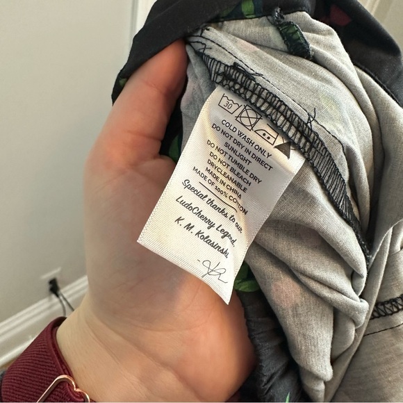 Ludo Cherry | Black Cherry Print A-Line Full Skirt with Pockets Size 8 - Picture 6 of 6